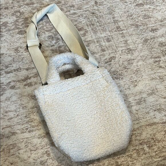 NWT American Eagle Cozy Cream Sherpa Tote Bag with Crossbody strap - Picture 2 of 6